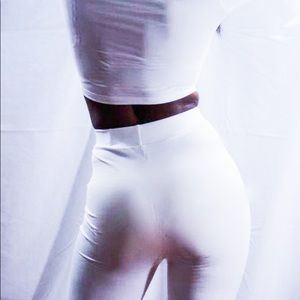 White leggings outfit